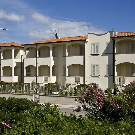 Aparthotel Tina 3*
