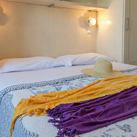 Tina Aparthotel