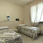 Ξενοδοχείο με διαμερίσματα Tina 4*