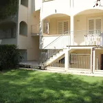 Ξενοδοχείο με διαμερίσματα Tina 4*